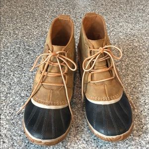 SOREL Out ‘N About Duck Boots. Size 9